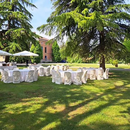Ma Don Ni Na, 50 Minutes From Milan *